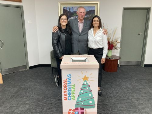 Picture of he Mayor with representatives from The Jeremiah Project standing with the gift donation box.